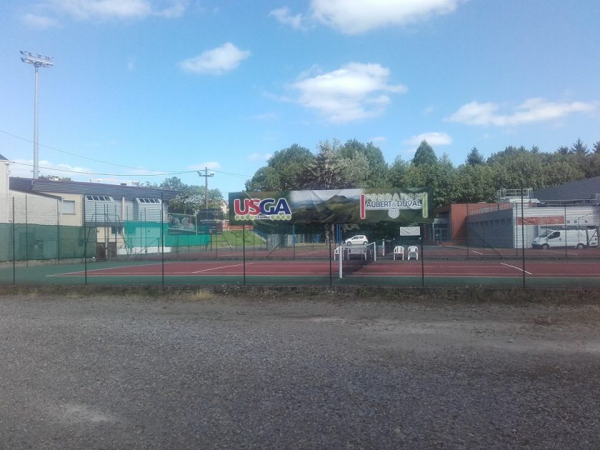 © Cours de tennis Saint-Georges-de-Mons - Gérard BOURDUGE
